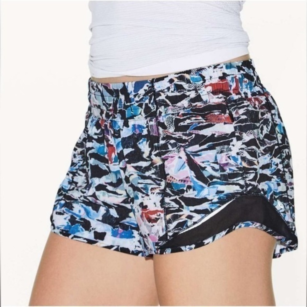 Lululemon Hotty Hot Shorts II *2.5” in Culture Clash Multi Black Size 8